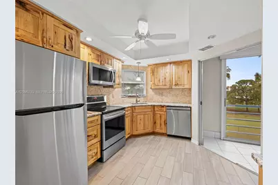3661 Via Poinciana #401, Lake Worth, FL 33467 - Photo 17