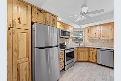 3661 Via Poinciana #401, Lake Worth, FL 33467 - Photo 15