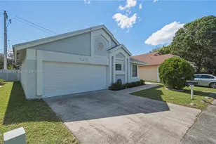 728 Holly St, North Lauderdale, FL 33068 - Photo 3