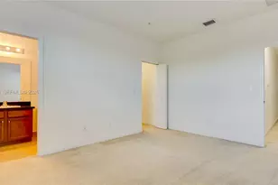 954 SW 147th Ave, Pembroke Pines, FL 33027 - Photo 17