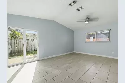 401 SE 2nd Ave #401, Dania Beach, FL 33004 - Photo 3