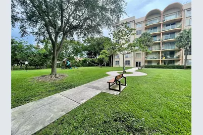 9310 Fontainebleau Blvd #207, Miami, FL 33172 - Photo 13