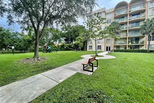 9310 Fontainebleau Blvd, Miami, FL 33172 - Photo 13