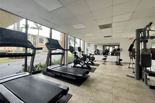 9310 Fontainebleau Blvd, Miami, FL 33172 - Photo 11