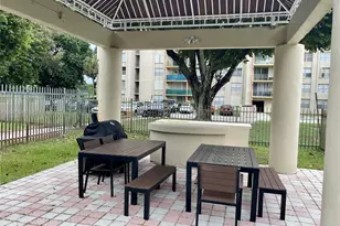 9310 Fontainebleau Blvd, Miami, FL 33172 - Photo 9