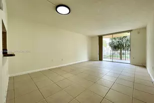 9310 Fontainebleau Blvd, Miami, FL 33172 - Photo 3