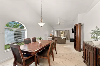 8201 NW 100th Ln, Tamarac, FL 33321 - Photo 11