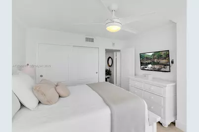 7135 Collins Ave #1126, Miami Beach, FL 33141 - Photo 27