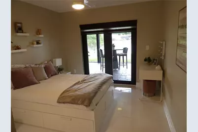 19406 E Lake Dr, Hialeah, FL 33015 - Photo 21