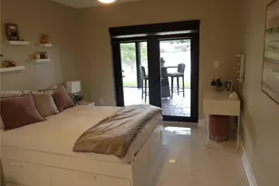 19406 E Lake Dr, Hialeah, FL 33015 - Photo 21