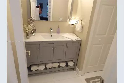 19406 E Lake Dr, Hialeah, FL 33015 - Photo 15