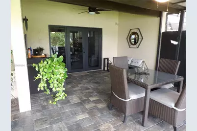 19406 E Lake Dr, Hialeah, FL 33015 - Photo 35