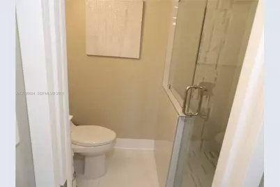 19406 E Lake Dr, Hialeah, FL 33015 - Photo 23