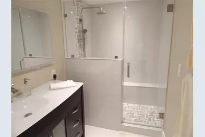 19406 E Lake Dr, Hialeah, FL 33015 - Photo 29