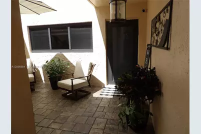 19406 E Lake Dr, Hialeah, FL 33015 - Photo 5