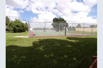 19406 E Lake Dr, Hialeah, FL 33015 - Photo 45