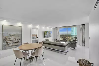 6039 Collins Ave #1736, Miami Beach, FL 33140 - Photo 9