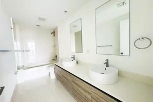 121 NE 34th St, Miami, FL 33137 - Photo 21