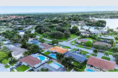 19850 SW 83rd Ave, Cutler Bay, FL 33189 - Photo 9