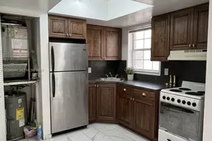101 NE 41st St, Oakland Park, FL 33334 - Photo 1