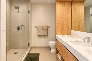11 NE 6th St, Miami, FL 33132 - Photo 13