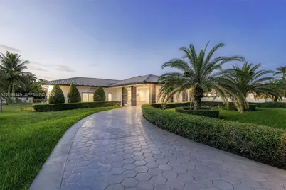9995 NW 131st St, Hialeah Gardens, FL 33018 - Photo 3