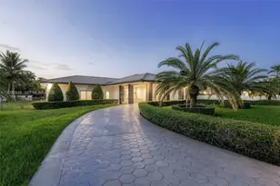 9995 NW 131st St, Hialeah Gardens, FL 33018 - Photo 3
