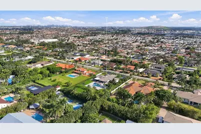 9995 NW 131st St, Hialeah Gardens, FL 33018 - Photo 43