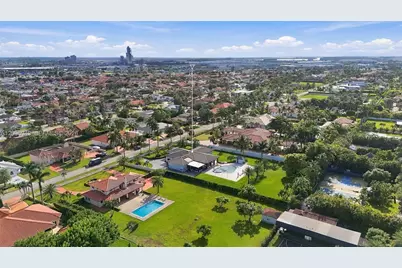 9995 NW 131st St, Hialeah Gardens, FL 33018 - Photo 41