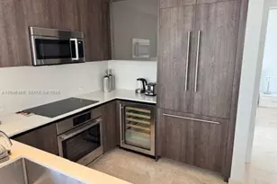 68 SE 6th St, Miami, FL 33131 - Photo 7