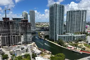68 SE 6th St, Miami, FL 33131 - Photo 9