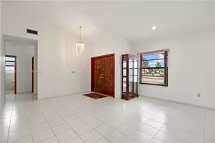 10980 SW 38th St, Miami, FL 33165 - Photo 5
