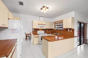 10980 SW 38th St, Miami, FL 33165 - Photo 11
