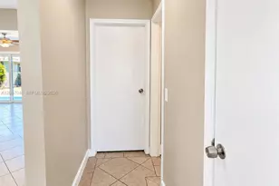 8521 NW 25th St, Sunrise, FL 33322 - Photo 15