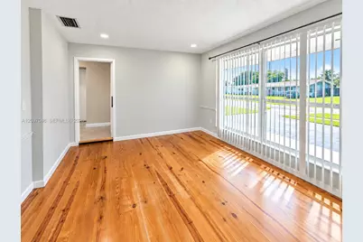 8521 NW 25th St, Sunrise, FL 33322 - Photo 7