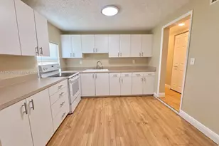 460 N Deerfield Ave, Deerfield Beach, FL 33441 - Photo 1