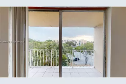 480 Executive Center Dr #4L, West Palm Beach, FL 33401 - Photo 15