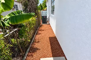 282 E 19th St, Hialeah, FL 33010 - Photo 15