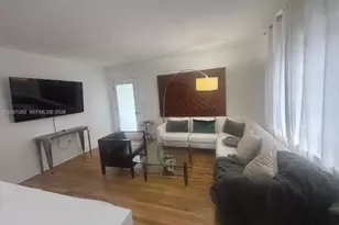 1091 NW 59th St, Miami, FL 33127 - Photo 9