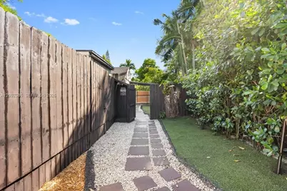 9533 NW 3rd Ave #REAR, Miami, FL 33150 - Photo 3