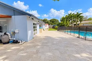 11810 NW 16th St, Pembroke Pines, FL 33026 - Photo 17