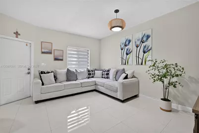 1661 SE 30th St, Homestead, FL 33035 - Photo 7