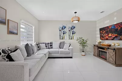 1661 SE 30th St, Homestead, FL 33035 - Photo 5