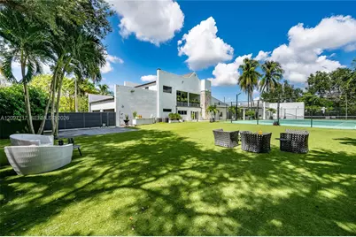 9715 SW 89th Ct, Miami, FL 33176 - Photo 11