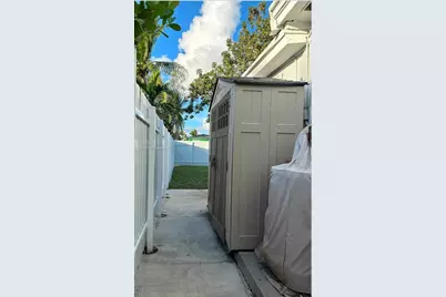 17080 NE 1st Ave, North Miami Beach, FL 33162 - Photo 15