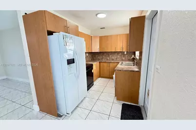 17080 NE 1st Ave, North Miami Beach, FL 33162 - Photo 27