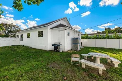 1683 NE 168th St, North Miami Beach, FL 33162 - Photo 21