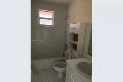 8025 Lake Dr #204, Doral, FL 33166 - Photo 9