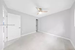 1140 NW 1st Pl, Miami, FL 33136 - Photo 9