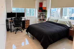 31 SE 5th St, Miami, FL 33131 - Photo 13